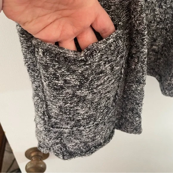 Maurice’s Large Sleeveless Cardigan - Picture 3 of 7